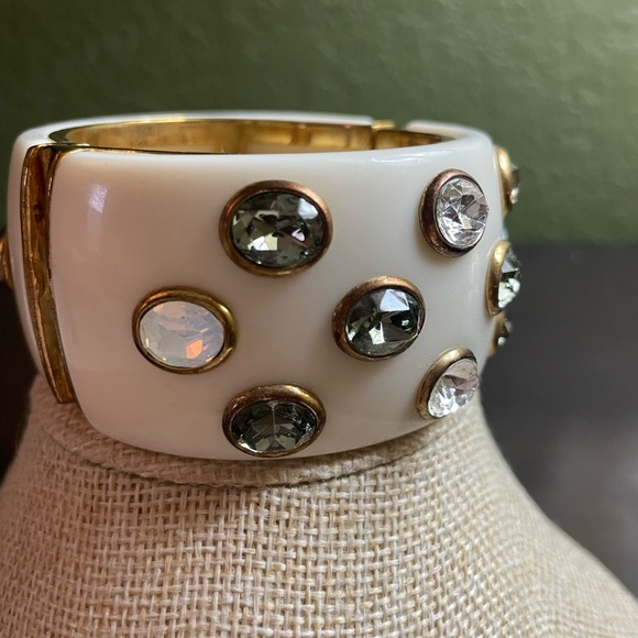 NWOT Neiman Marcus Cream Ceramic Bracelet With Green And Clear Stones - Picture 6 of 7